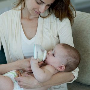 Biberón para recién nacido.